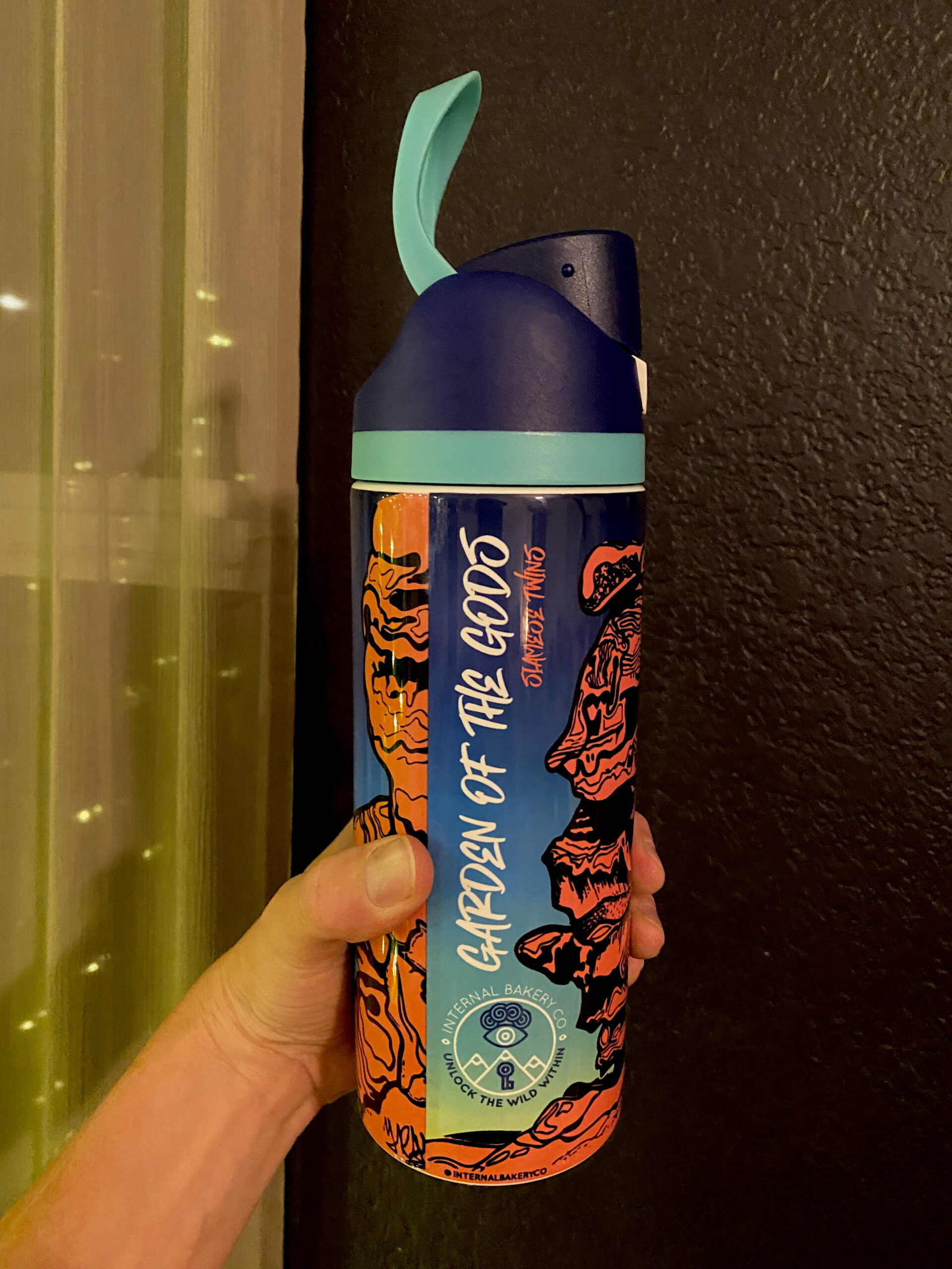 Garden of the Gods Artist Series â 3 Bottle Set A premium 20oz stainless steel trio featuring original artwork inspired by iconic Colorado landmarks. Each bottle includes a matching multicolor lid, dual spout (straw + pour), carry handle, and high-quality durable printing. Designs include: Kissing Camels + Pikes Peak (hand-painted) Siamese Twins with Aurora gradient (hand-drawn ink) Mesa Rd View of Pikes Peak & Garden of the Gods (original watercolor) Perfect for adventurers, collectors, and Colorado lovers. Limited first-edition release.