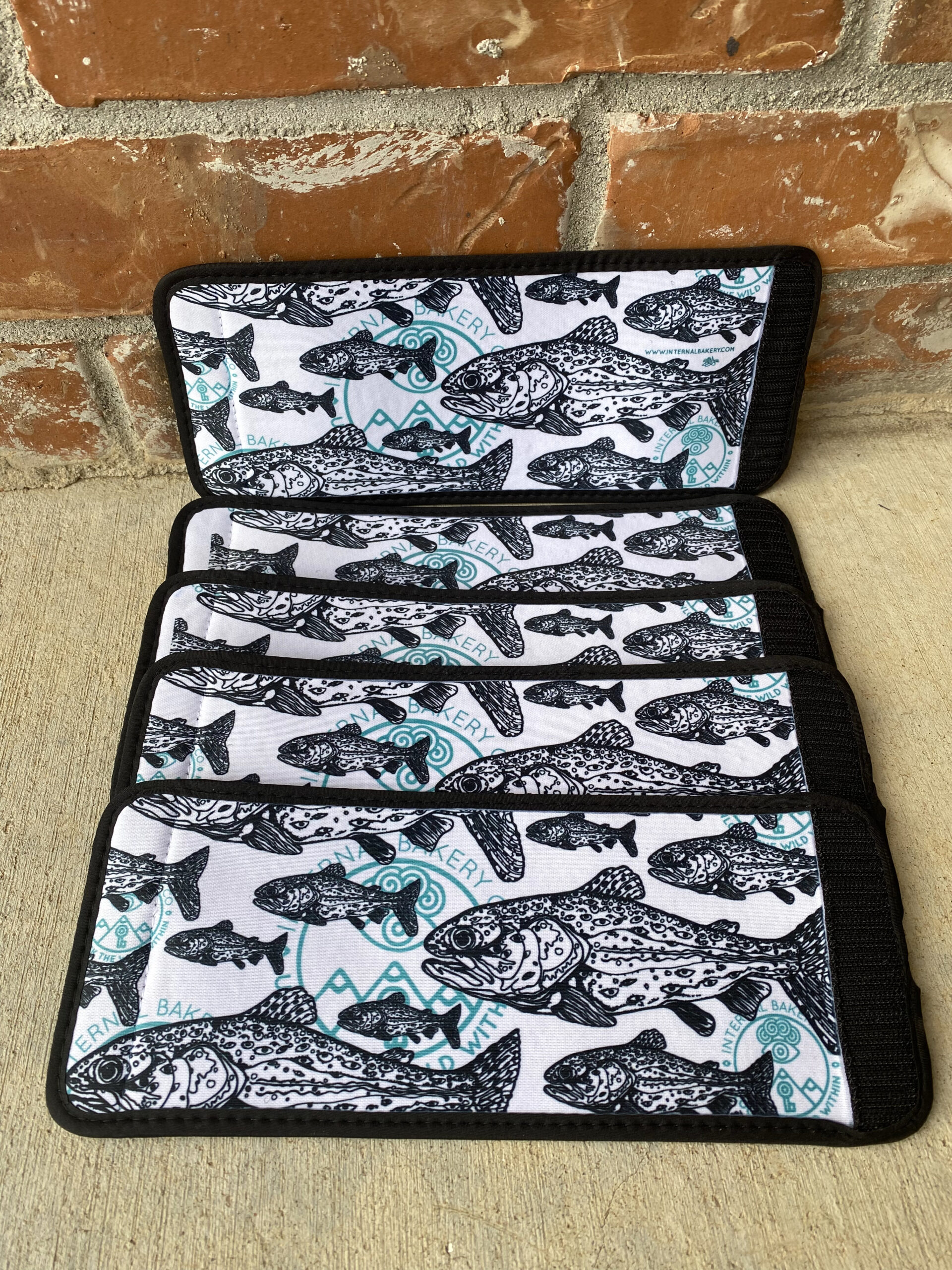 Meet the new Internal Bakery Beer Koozie Wrap — a velcro-on koozie that fits 12oz cans and most longneck bottles. This drop features a black-and-white trout with our Emerald Green logo for a crisp, Colorado-wild look. Lightweight, packable, and perfect for fishing days, camp hangs, and backyard chills. Grab one online