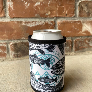 Meet the new Internal Bakery Beer Koozie Wrap — a velcro-on koozie that fits 12oz cans and most longneck bottles. This drop features a black-and-white trout with our Emerald Green logo for a crisp, Colorado-wild look. Lightweight, packable, and perfect for fishing days, camp hangs, and backyard chills. Grab one online